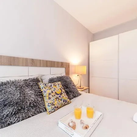 Exclusive & Modern Flat In Apartment